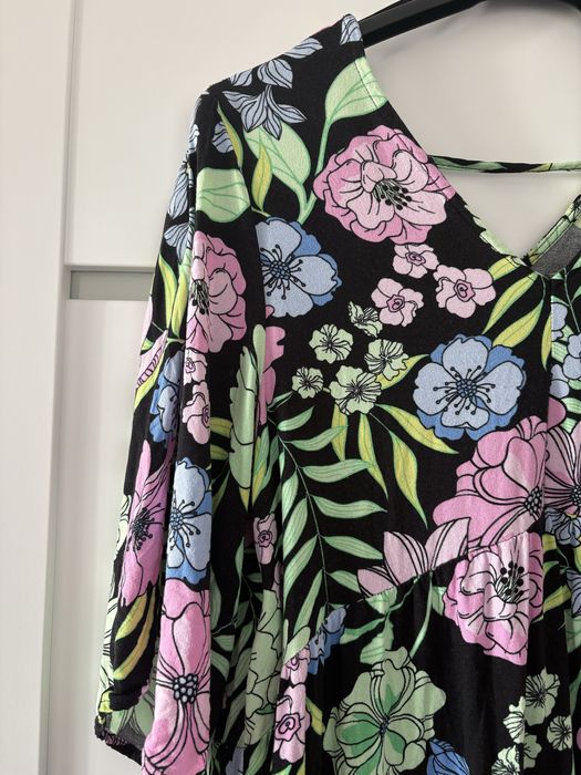 Sukienka kwiecista luźny krój