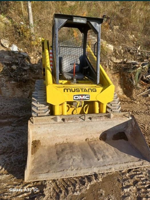 Pá carregadora Mustang 552