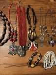 Lote de 8 bijutarias étnicas colar pulseira