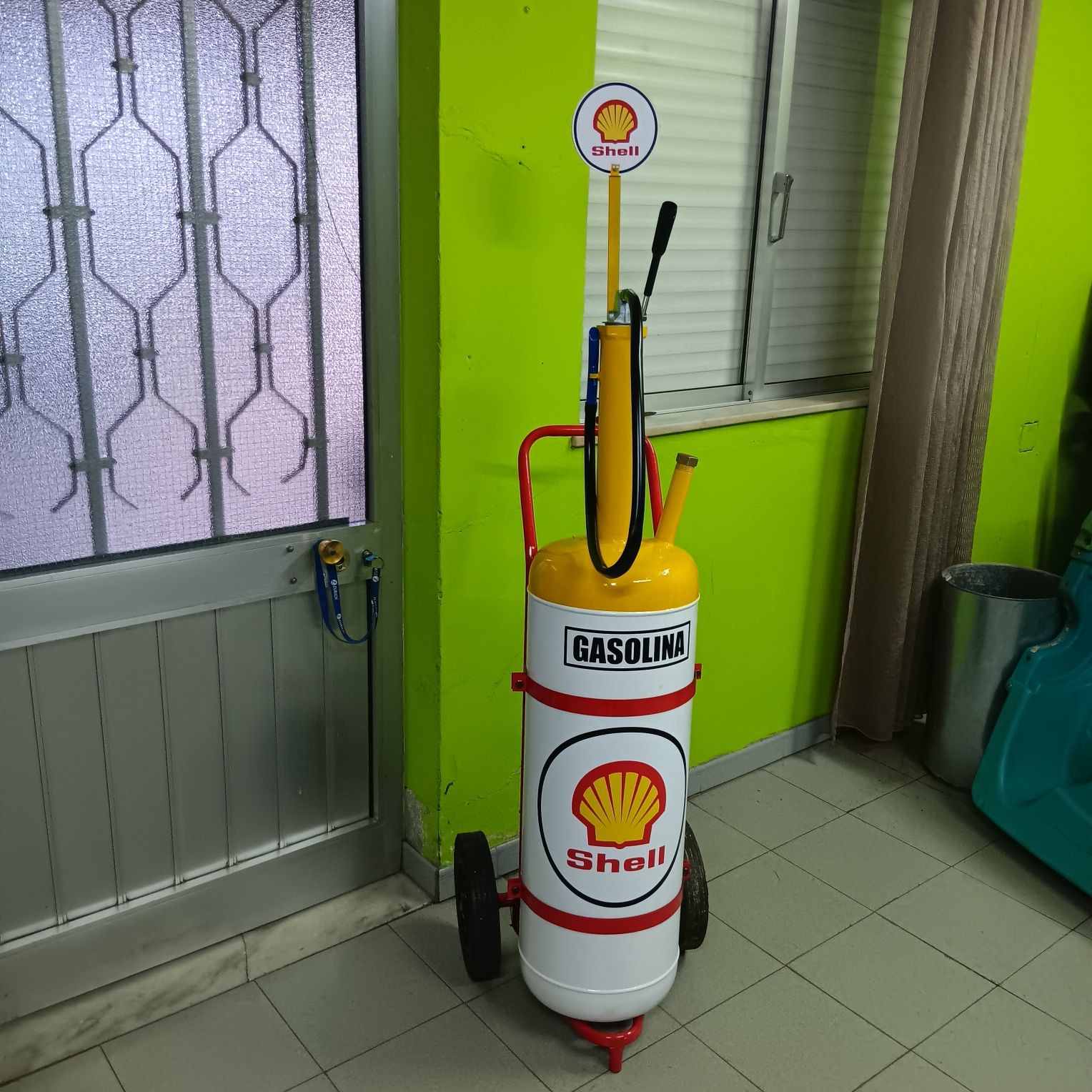 Bomba de gasolina marca antiga shell
