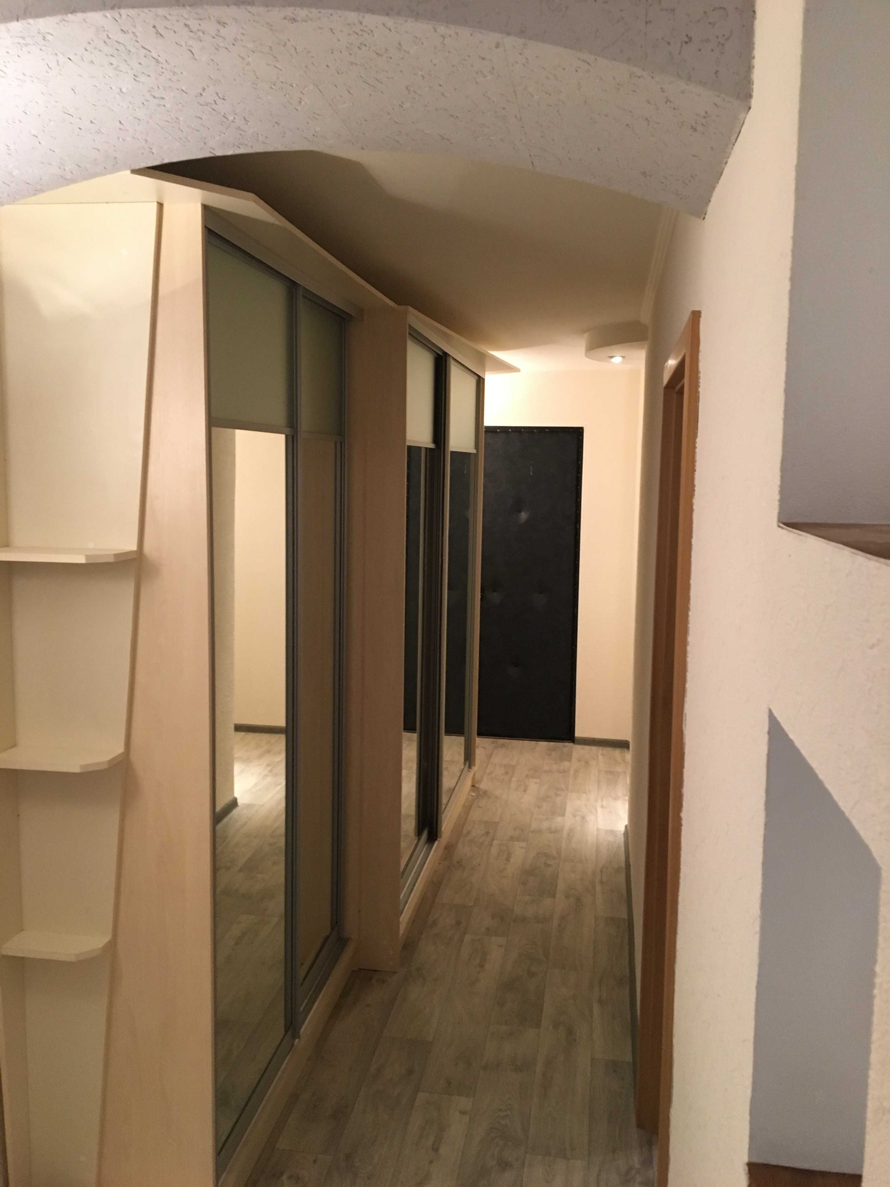 Продам 4-комнатную квартиру 100 м², ул. Алексеевская 14Б