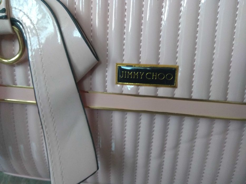 Рожева лакована сумочка від Jimmy Choo