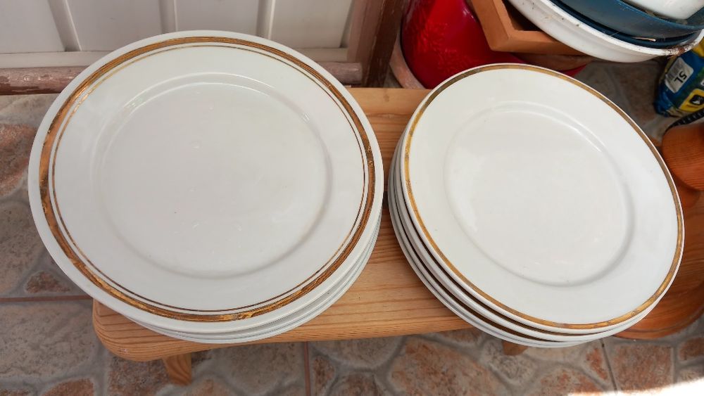 10 talerzy deserowych z PRL-u marki Lubiana o śr 19 cena za całość