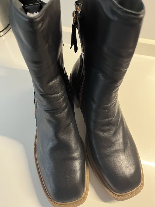 Botas pretas em couro, novas - 40