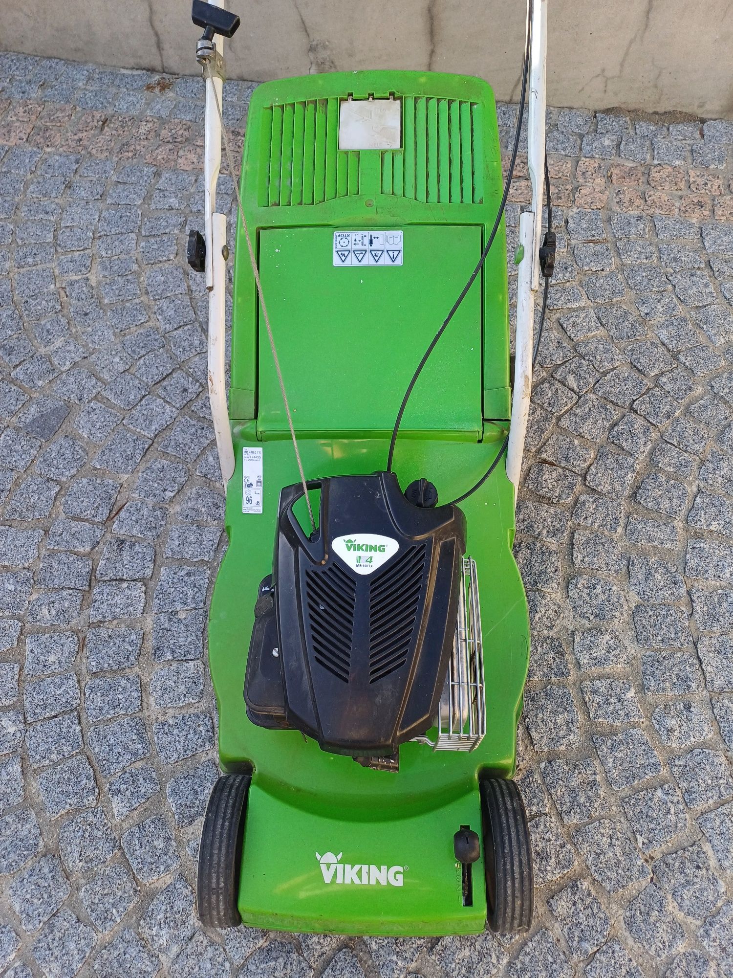 Máquina corta relva