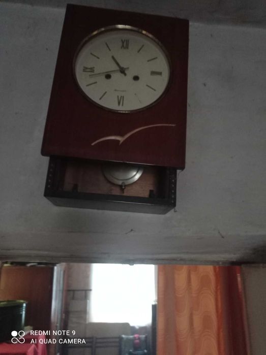 Продаю часы (настольные и настенные)