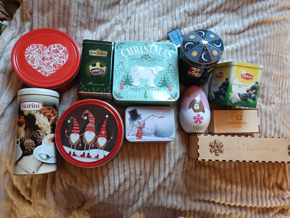 Металеві коробки. Коробки для цукерок. Скарбничка дитяча. Диспансери