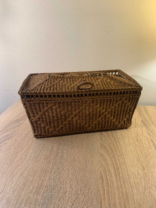 gesto pleciony ratanowy wiklinowy koszyczek z pokrywką , Vintage