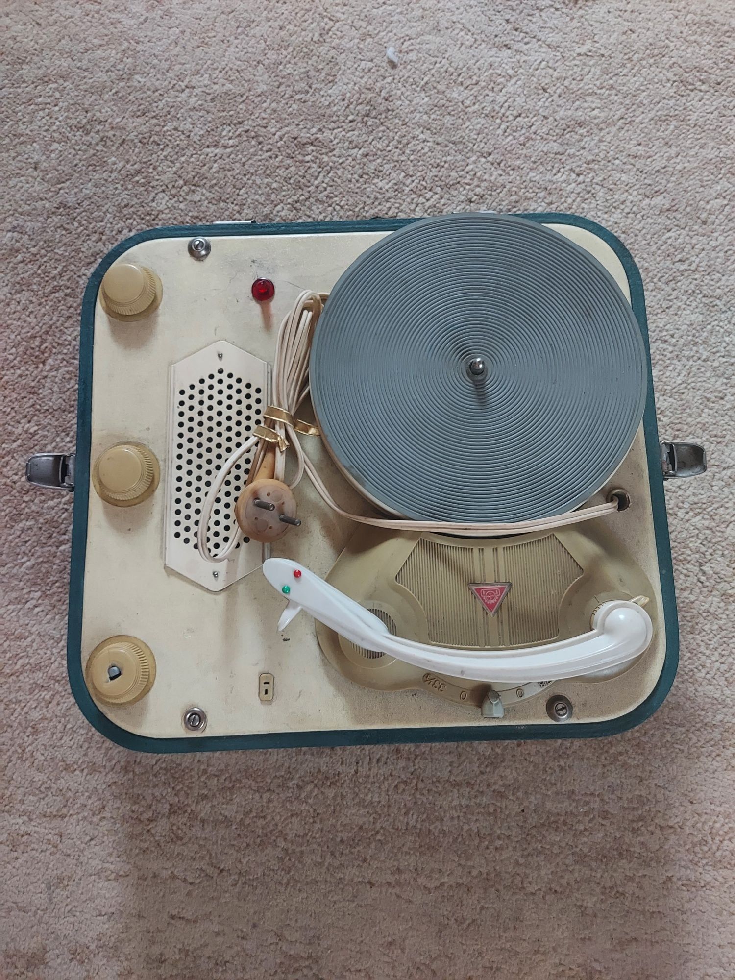 Magnetofon Bambino retro.