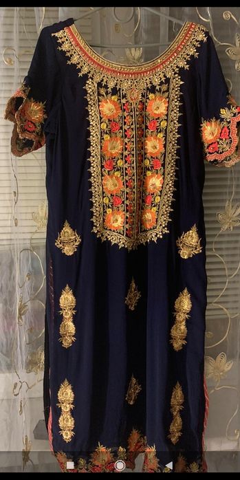 Сукня шовкова з вишивкою і камінчиками