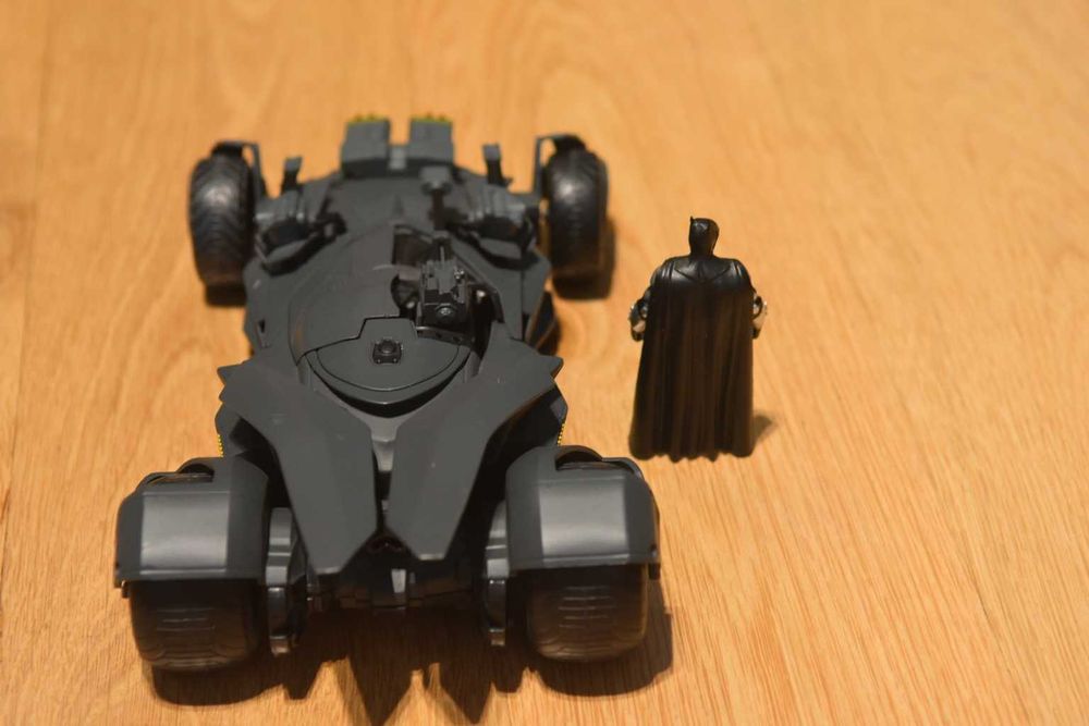 Batmobile Justice League Diecast 1/24 z figurką Batman od Jada Toys!!!