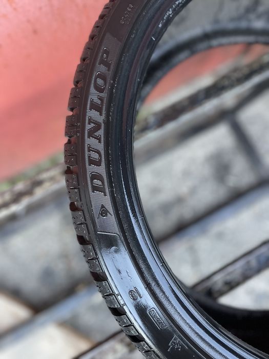 Шини 235/35 r19 зима Dunlop