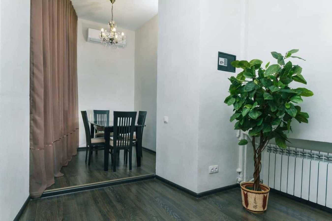 2к квартира в центрі біля Майдану