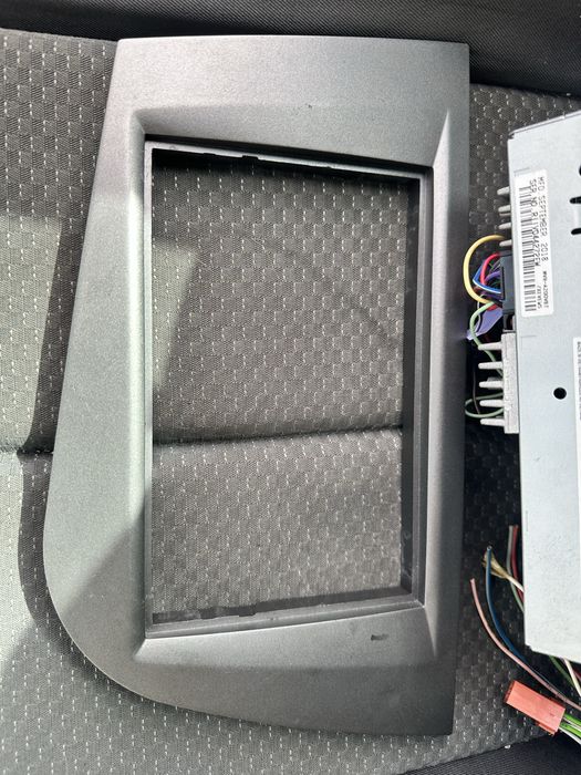 Radio pioneer universal