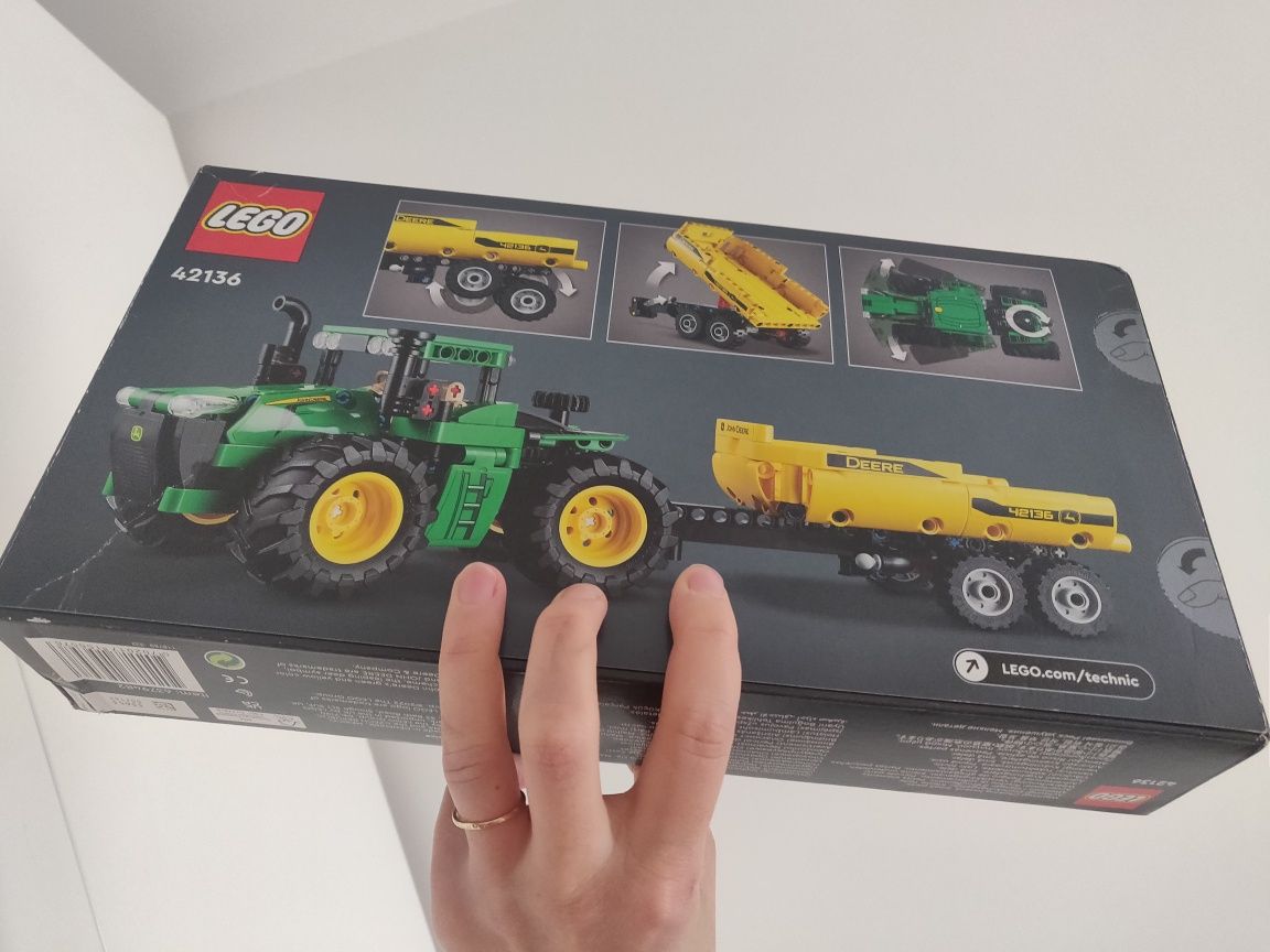 LEGO Technic 42136 - Traktor John Deere 9620R 4WD