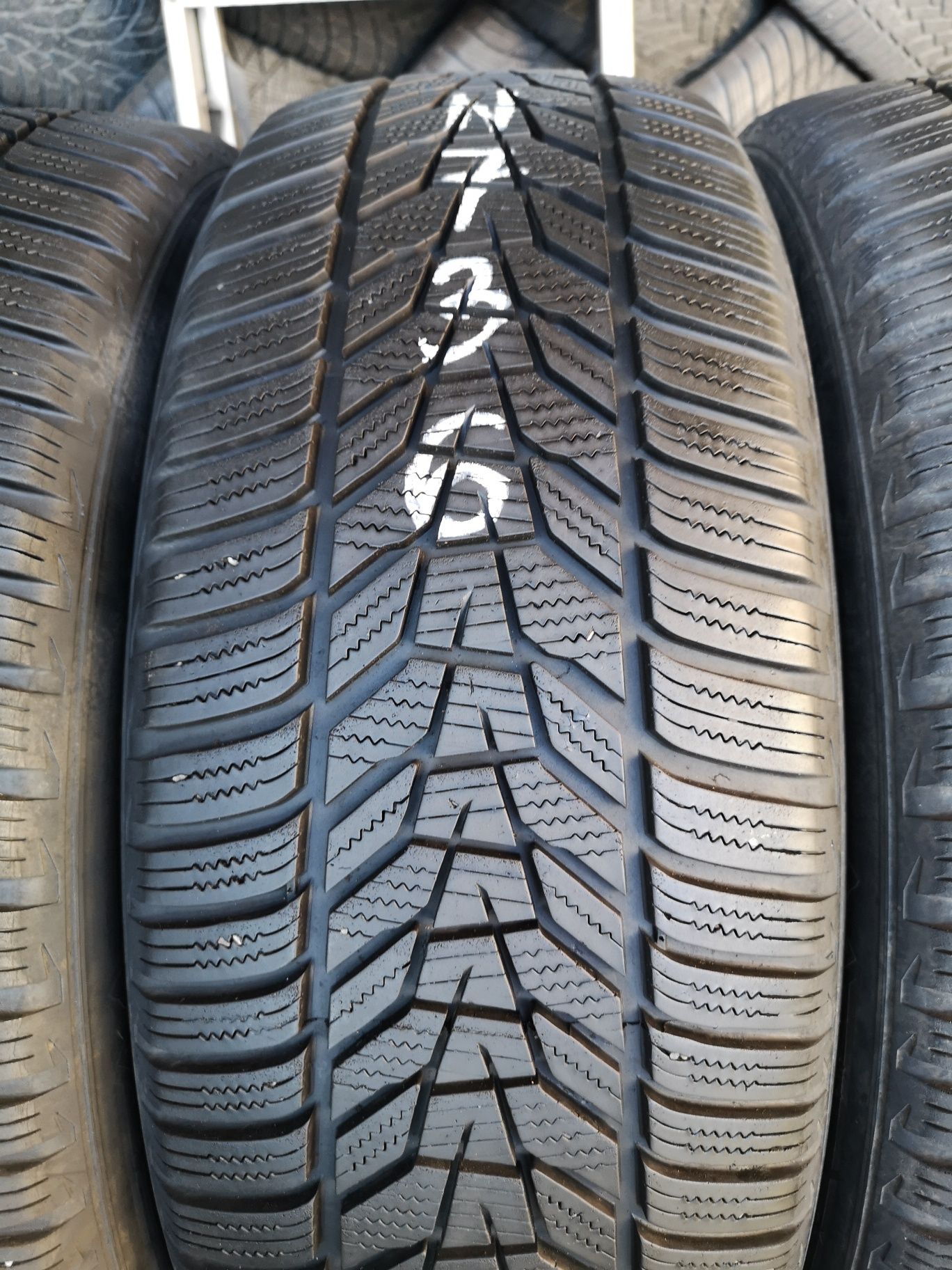 Opony zimowe 225/55/18 Hankook 4szt 6,8mm 2020r