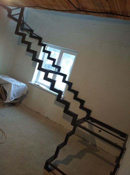 Мелалевий каркас сходів ступені перила метал стекло дерево нержавіка