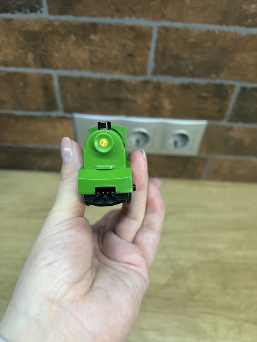 Електричний потяг (локомотив) до дерев"яноі коліі іграшка