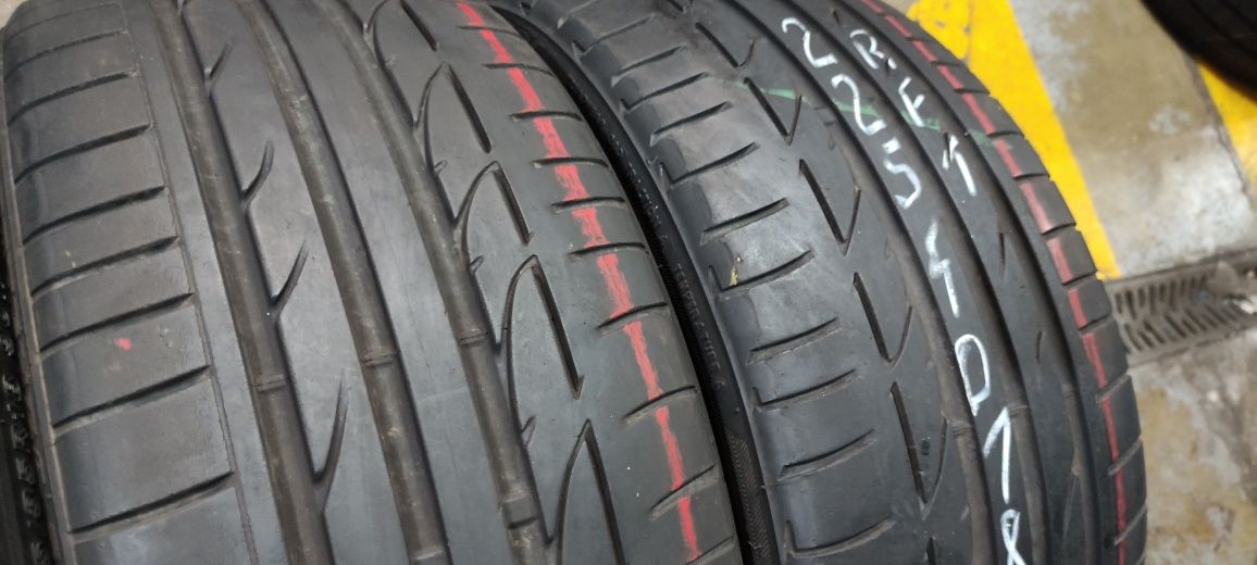 Pneus 225/40/18 e 255/35/18 Bridgestone semi novos rua flat