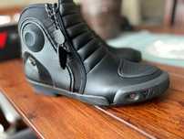 Женские мото боты DAINESE