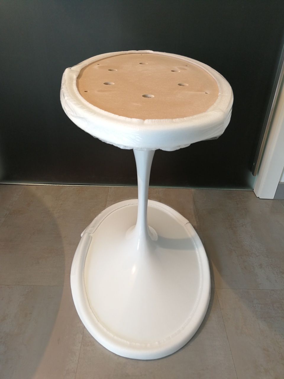 Pé em alumínio para mesa "Tulip"