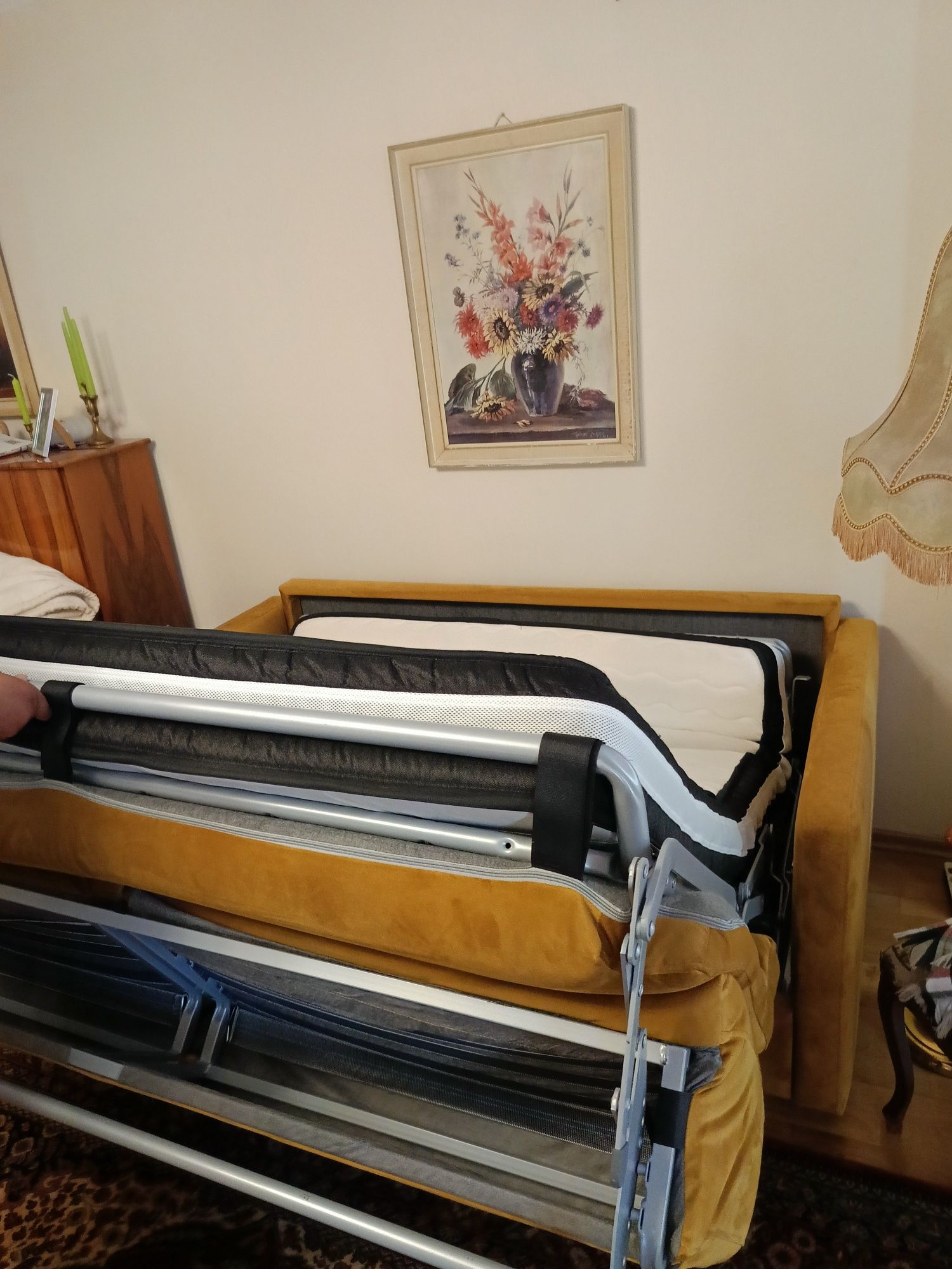 Włoska sofa z funkcją spania.