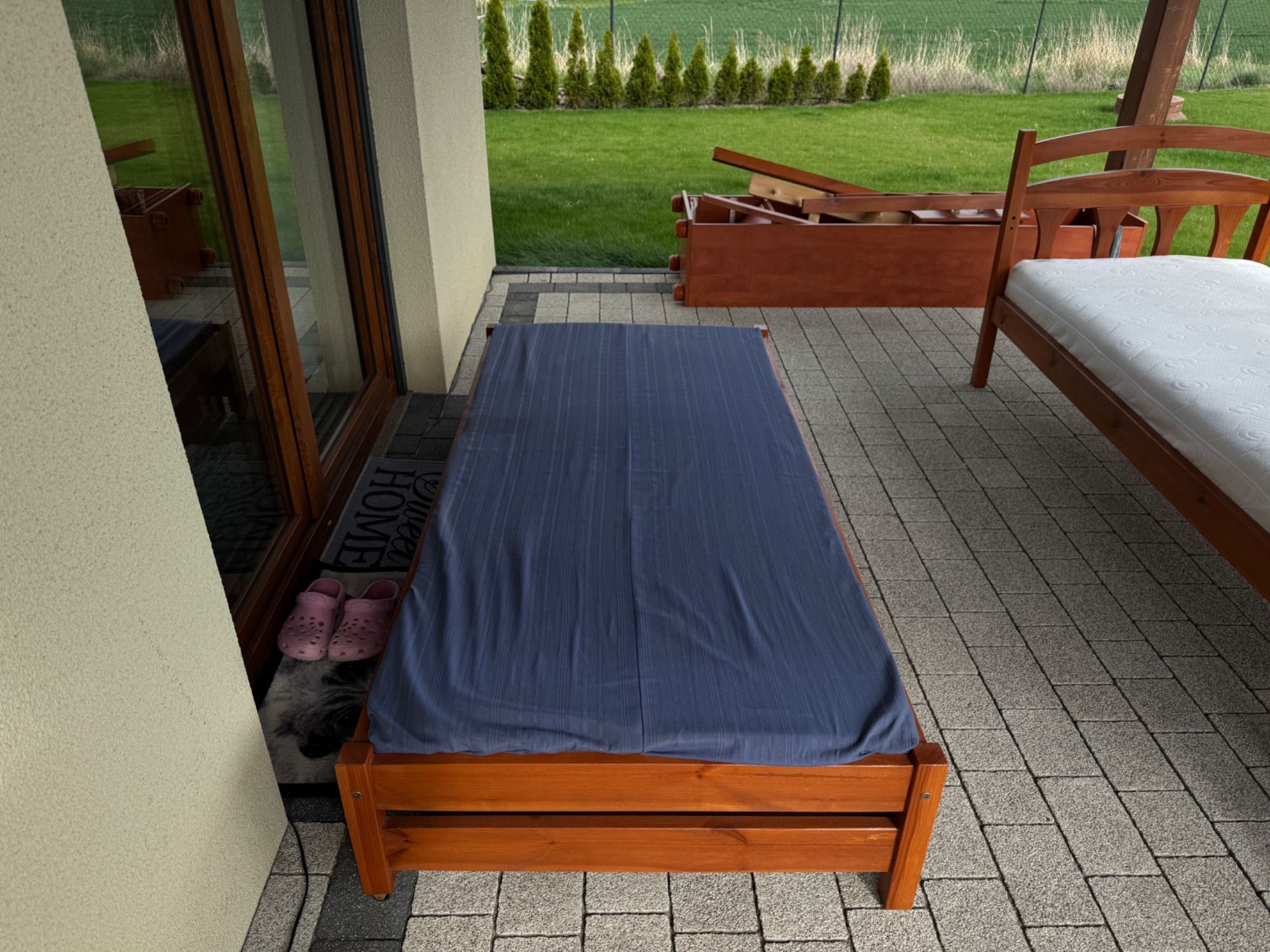 łóżko lite drewno pojedyncze z materacem 80cm szerokości szuflady