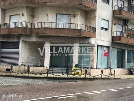 Loja da banca com 330m² destinada a comércio situada em Rossio a Sul d