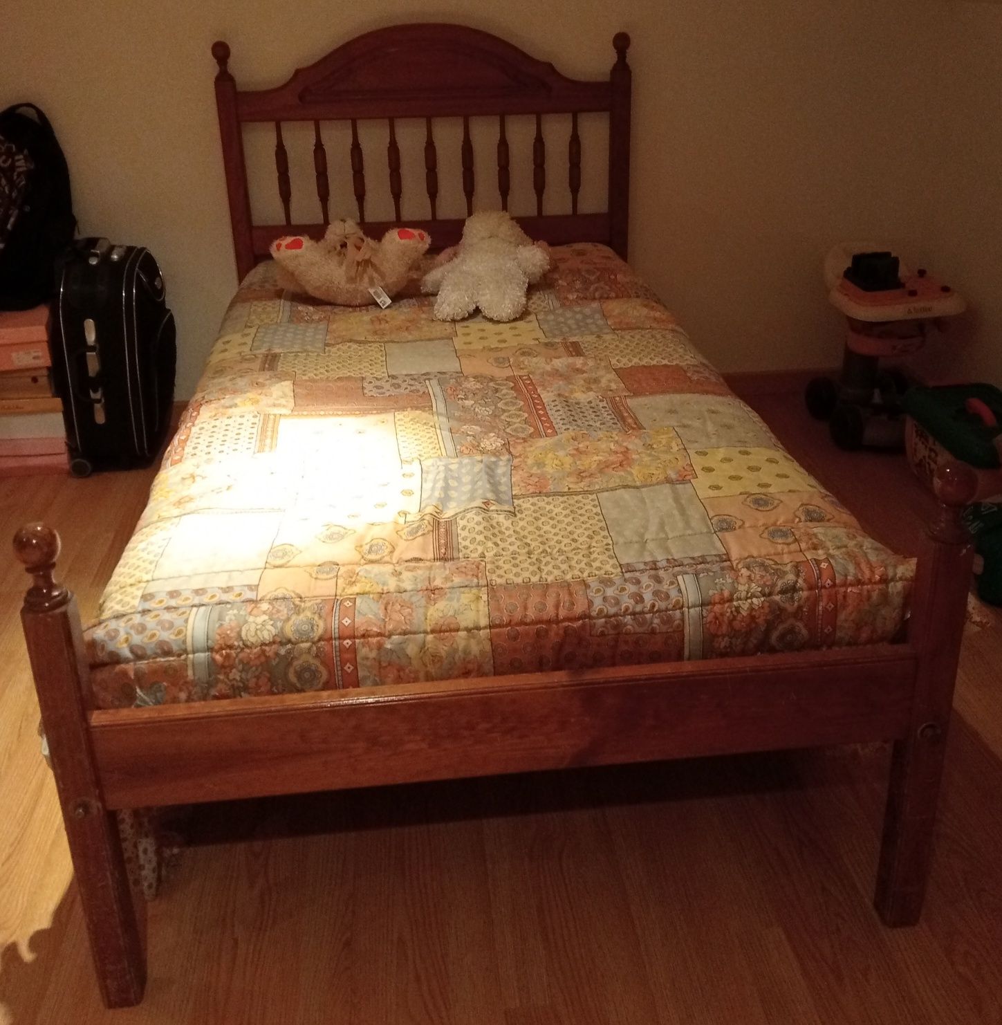 Mobília de quarto  em madeira