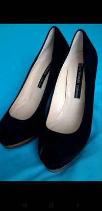 Sapatos camurça pretos Zara