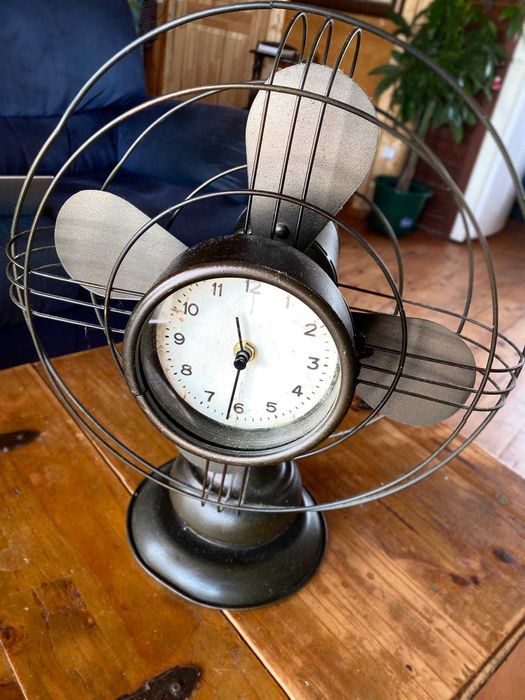 Relógio ventoinha, vintage, bom estado