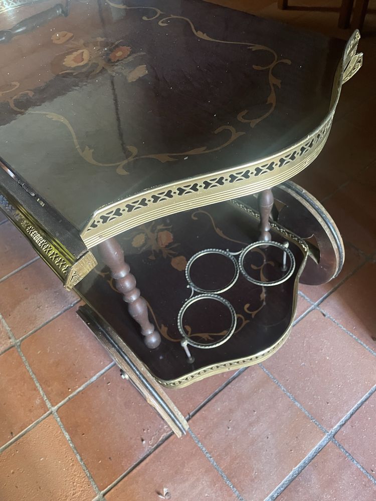 Carrinho de apoio para bebidas