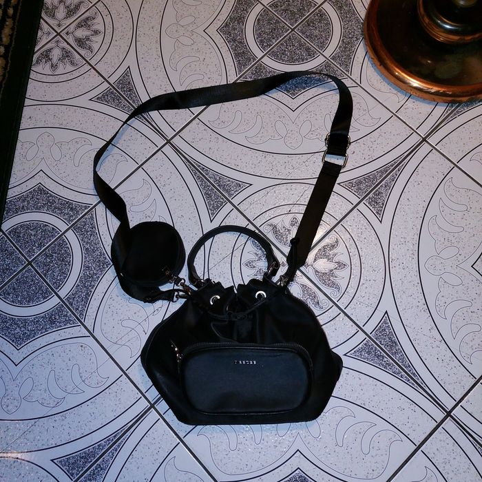 Torebka damska z przodu z kieszonką