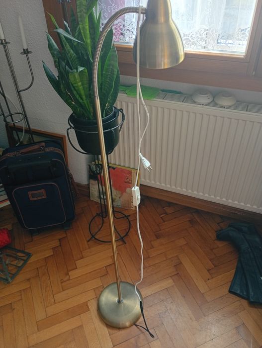 Lampa podłogowa złota