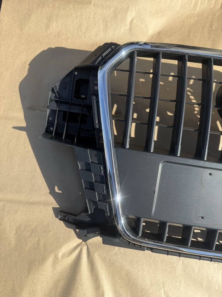 Grill atrapa Audi Q3 8U oryginał