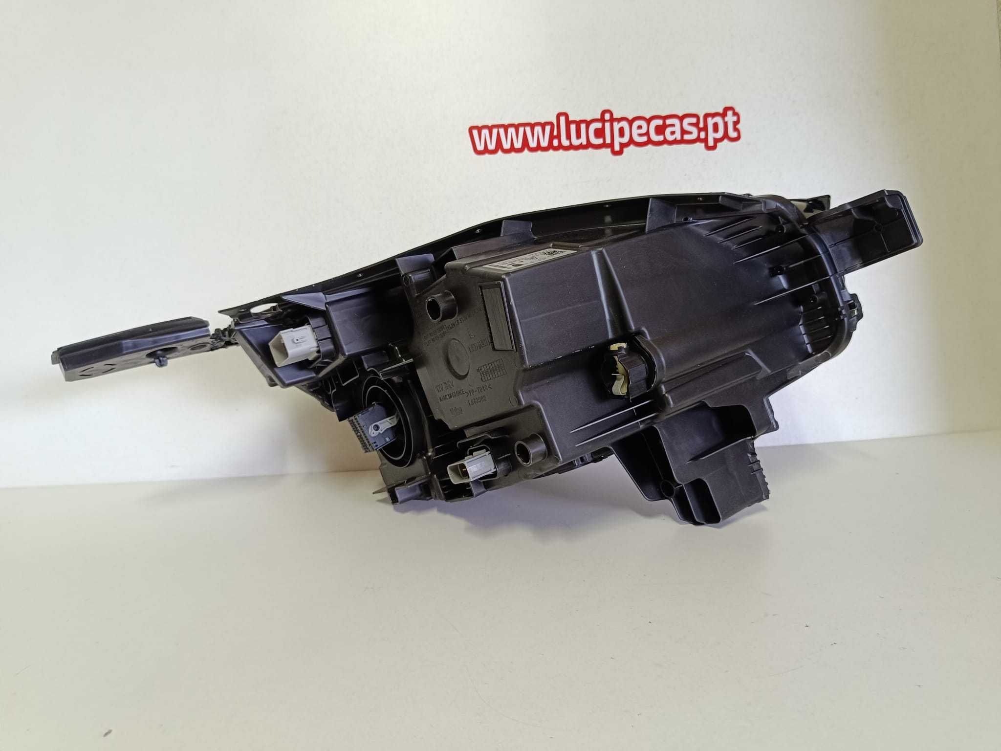Ótica esquerda - Peugeot e-3008 | 128014