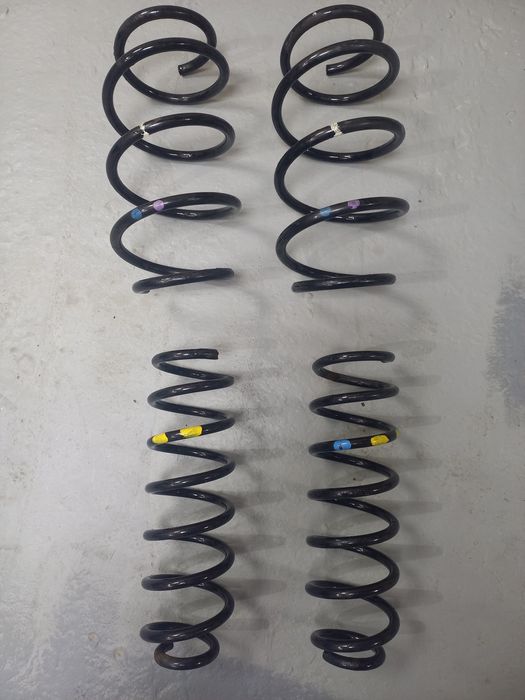 Продам комплект оригінальних б/у пружин Рено Меган 3 2015 року.
