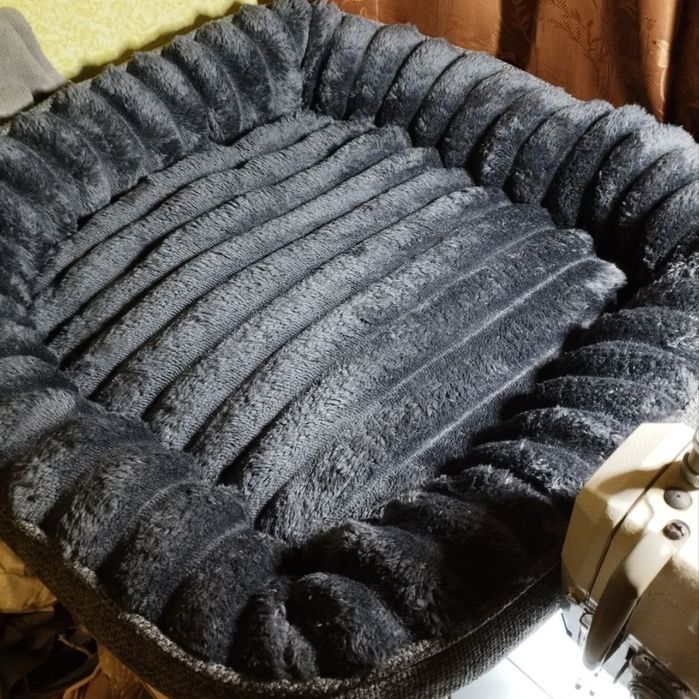 Лежанка для котів та собак