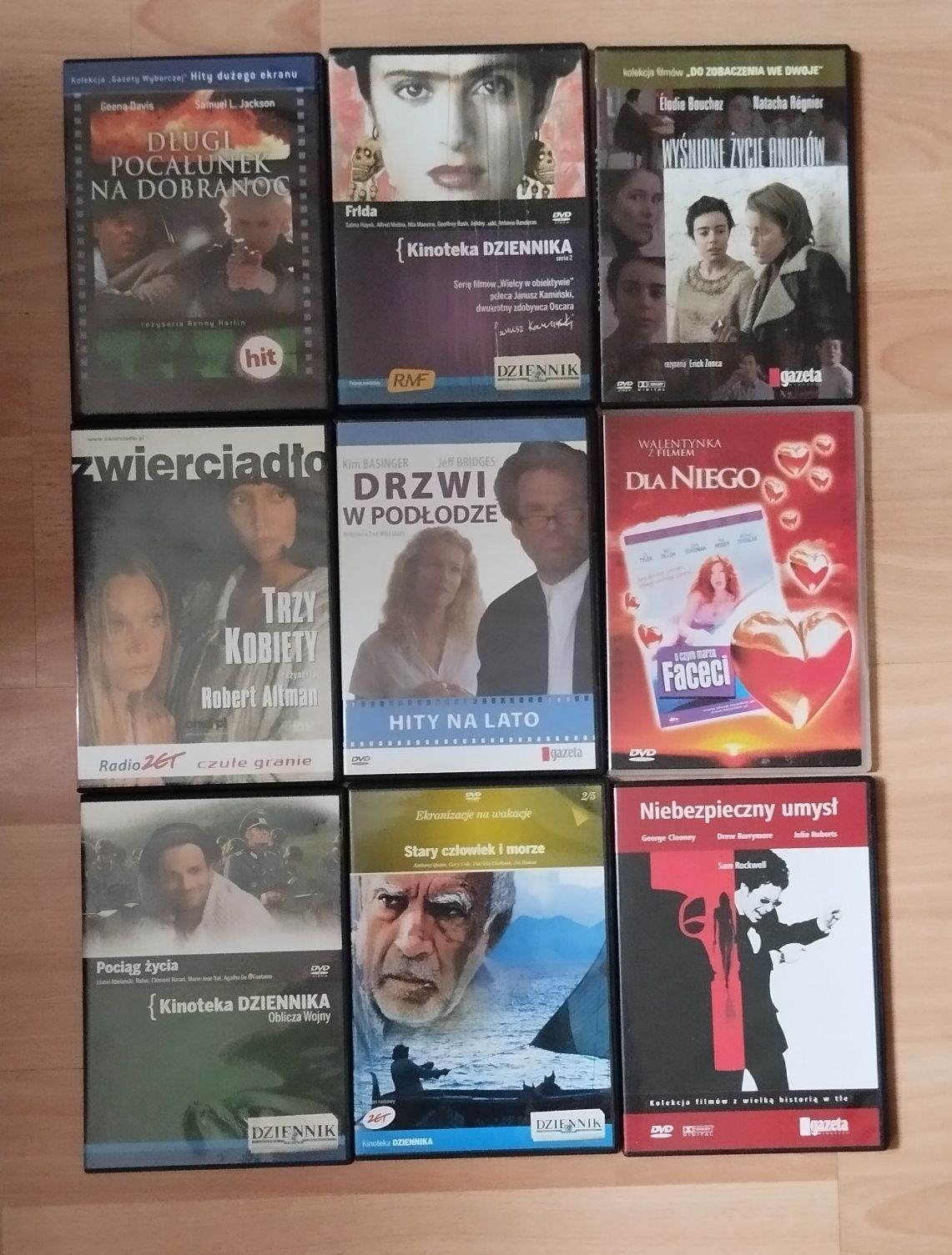 Sprzedam zestaw dziewięciu filmów na płytach DVD .