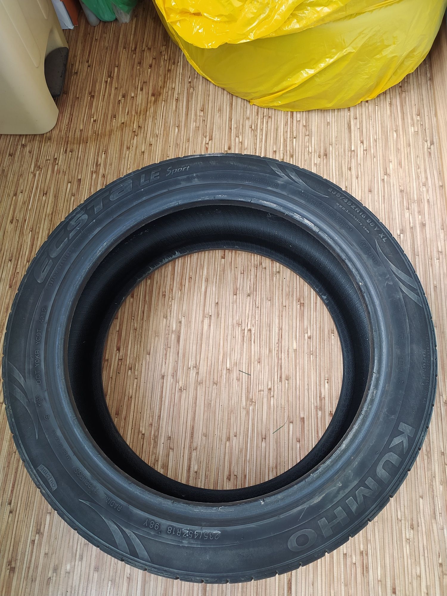 Резина разом з титанам Kumho Ecsta 235/45R18 5.115 70.1.Ціна 500+3000