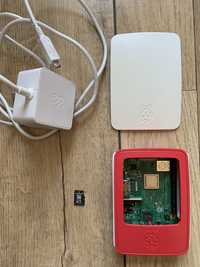 Raspberry Pi 3 Model B+ oraz zasilacz + karta SD 16GB + obudowa