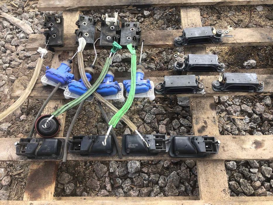 Ручка блок замок дверей Ауді Audi 100 C3