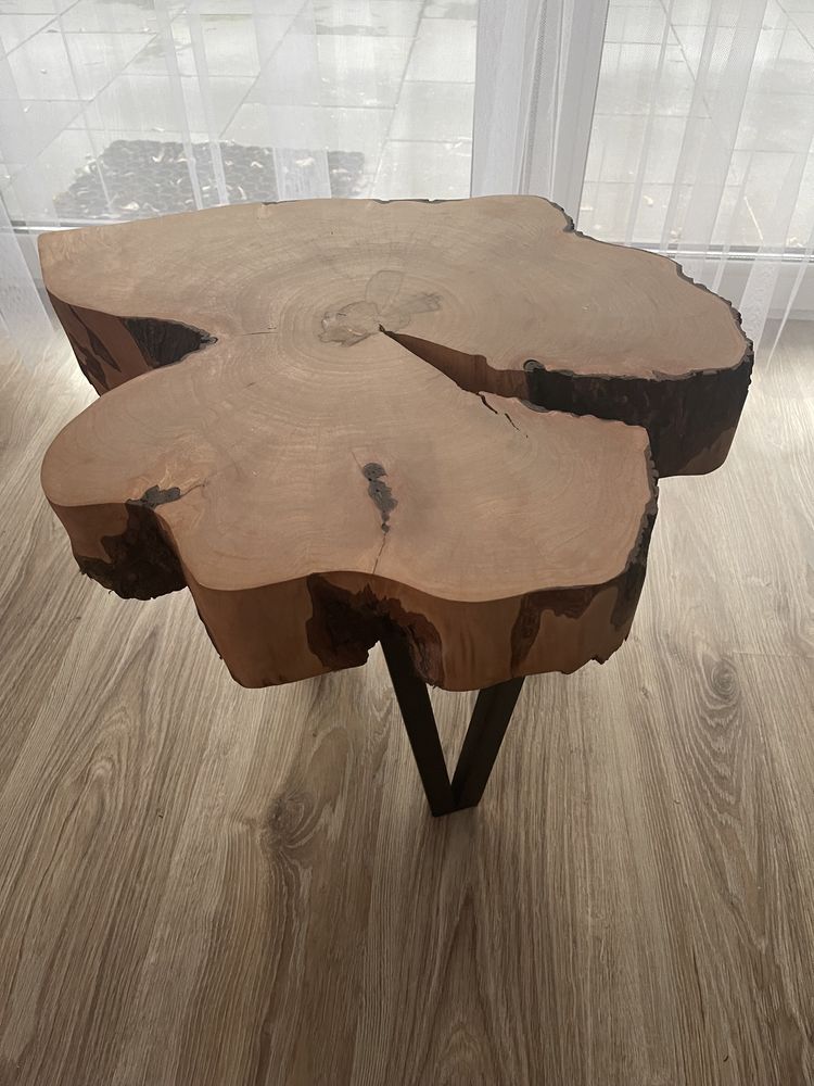 Sprzedam stolik- naturalne drewno+ plyn do pielegnacji drewna