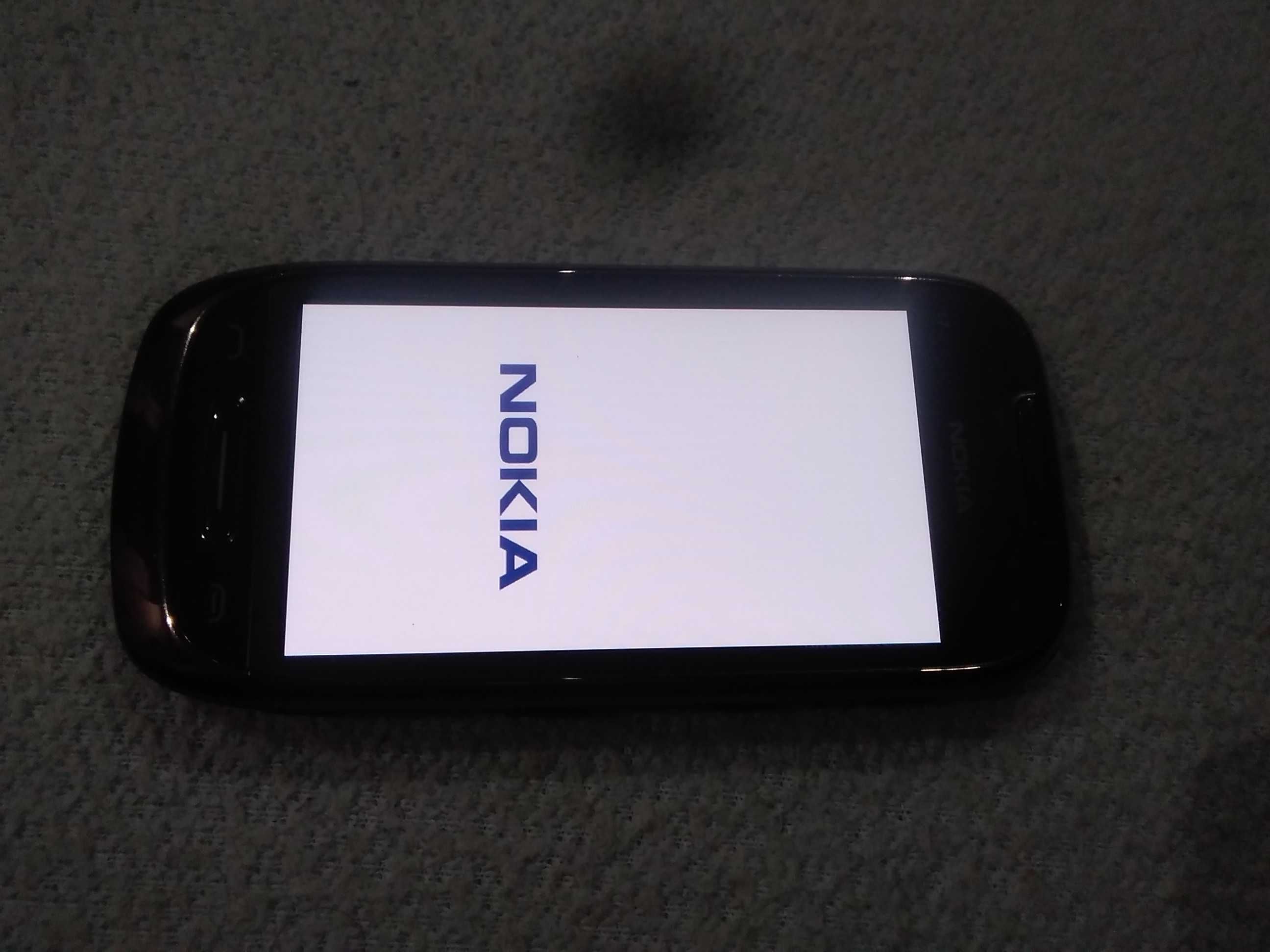 Telefon smartfon NOKIA C7-00 jak nowa stan idealny z ładowarką