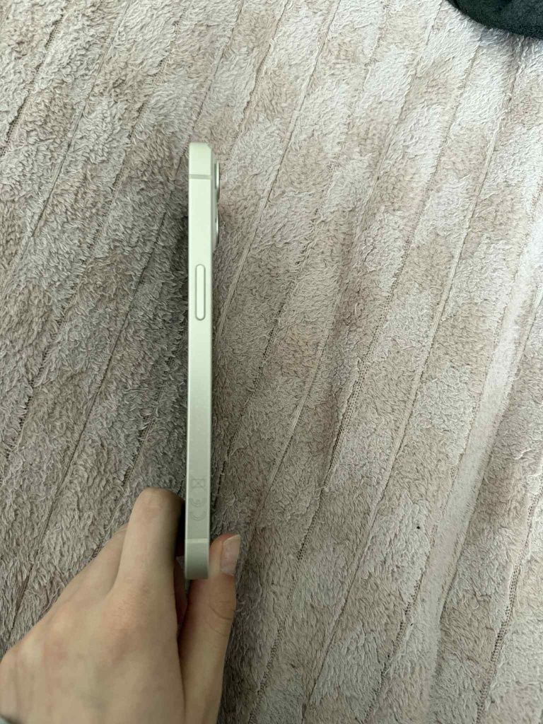 Smartfon Apple iPhone 13 4 GB / 128 GB 5G białyu