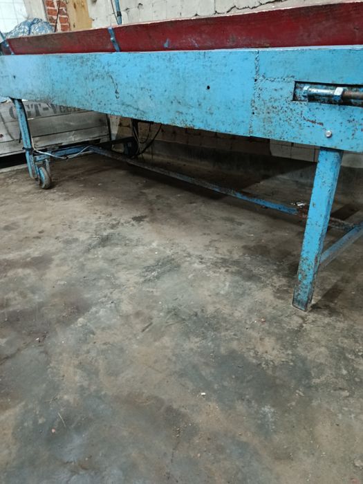 Stół taśmowy do warzyw