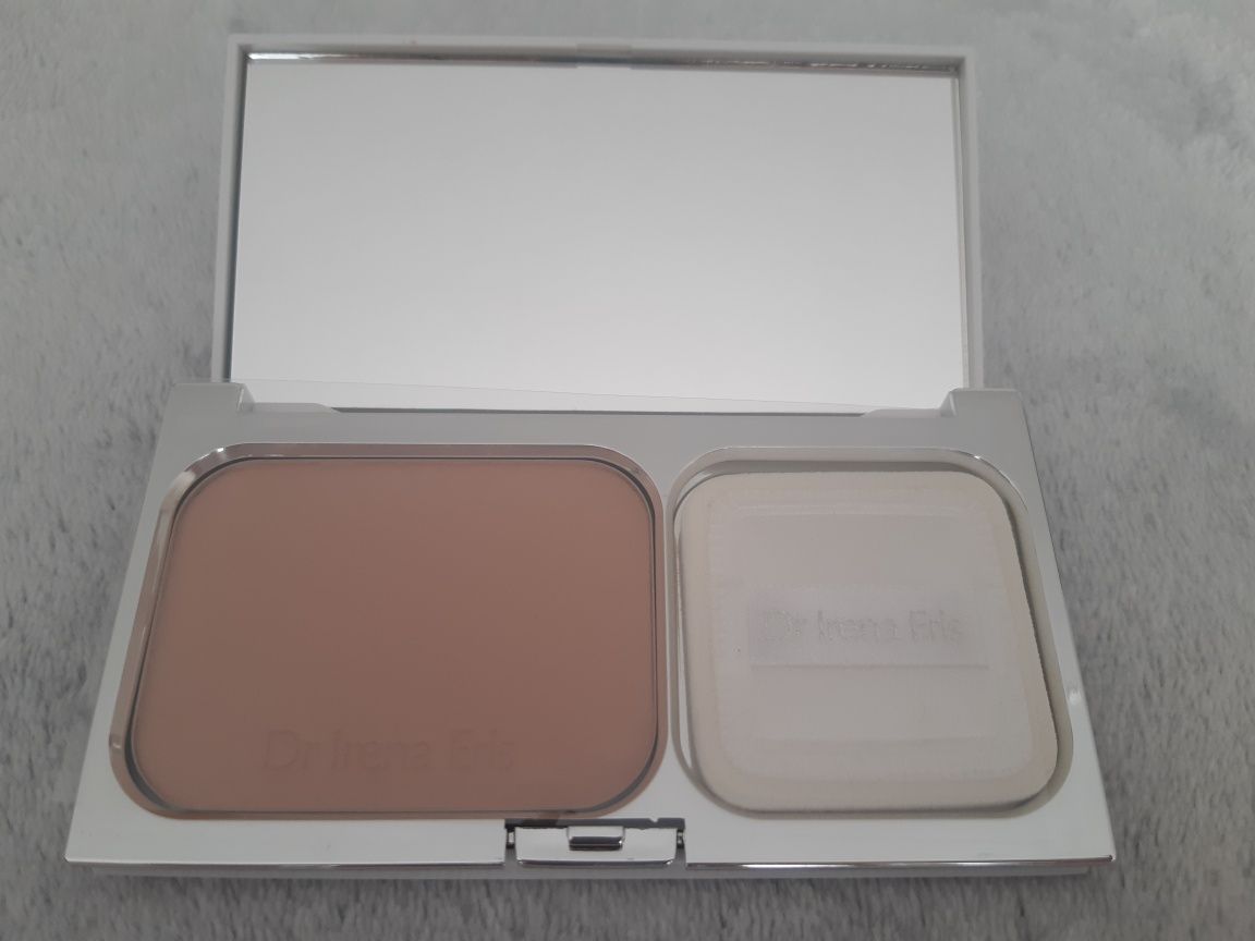 Puder o podwójnym działaniu Dr Irena Eris 230 BEIGE