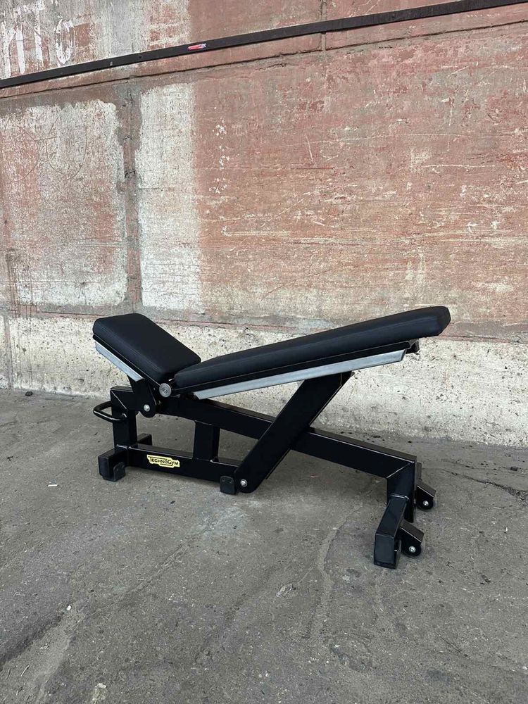 Скамья регулируемая TechnoGym Adjustable Bench, серия Pure Strength