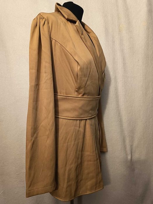 luzka stylizowana na marynarkę
XXL / 44 / 16·Bardzo dobry·Shein