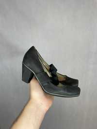 Buty na obcasie clarks 38